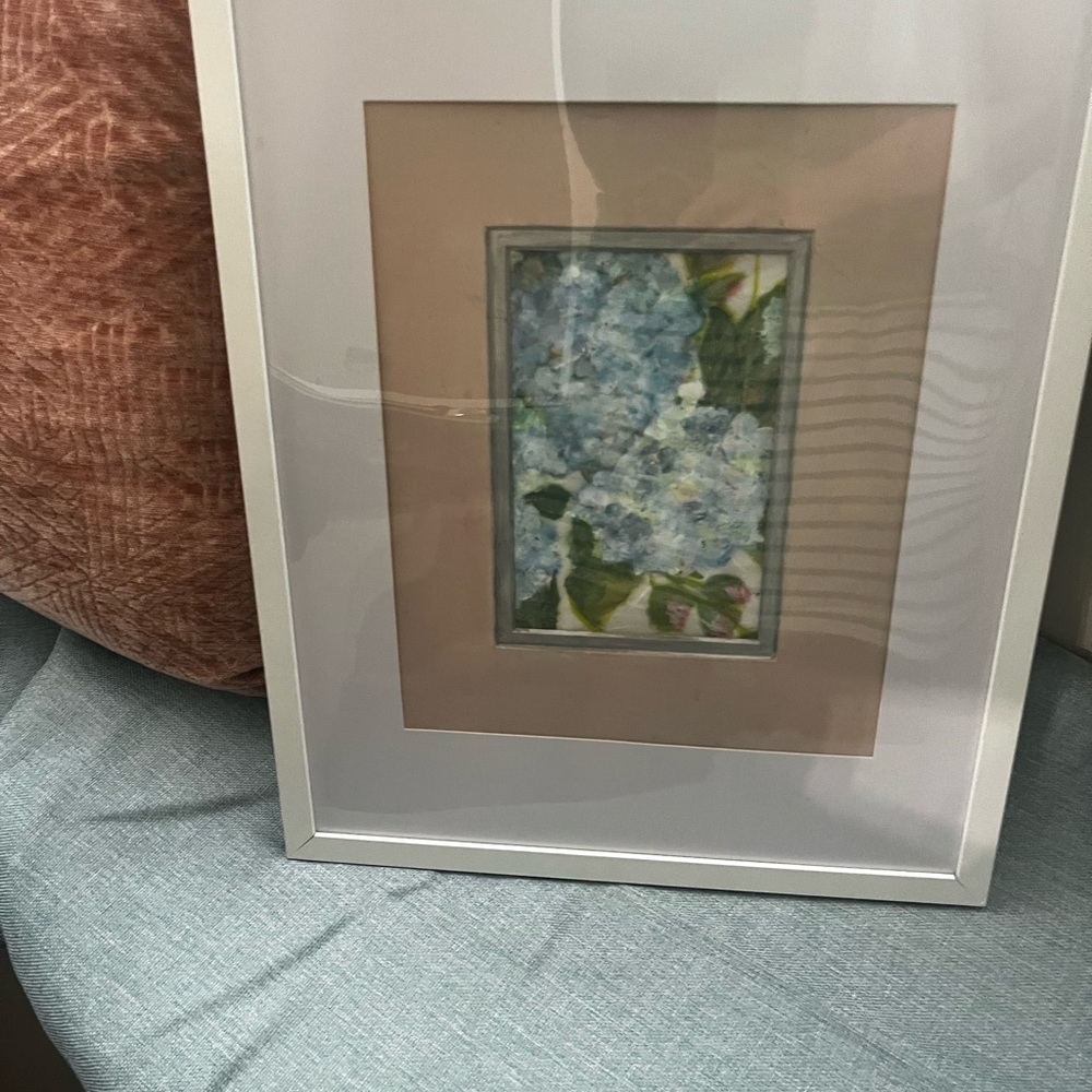 Elegant Blue and Green Floral Art in White Framed Hand Painted/ signed - Picture 4 of 6